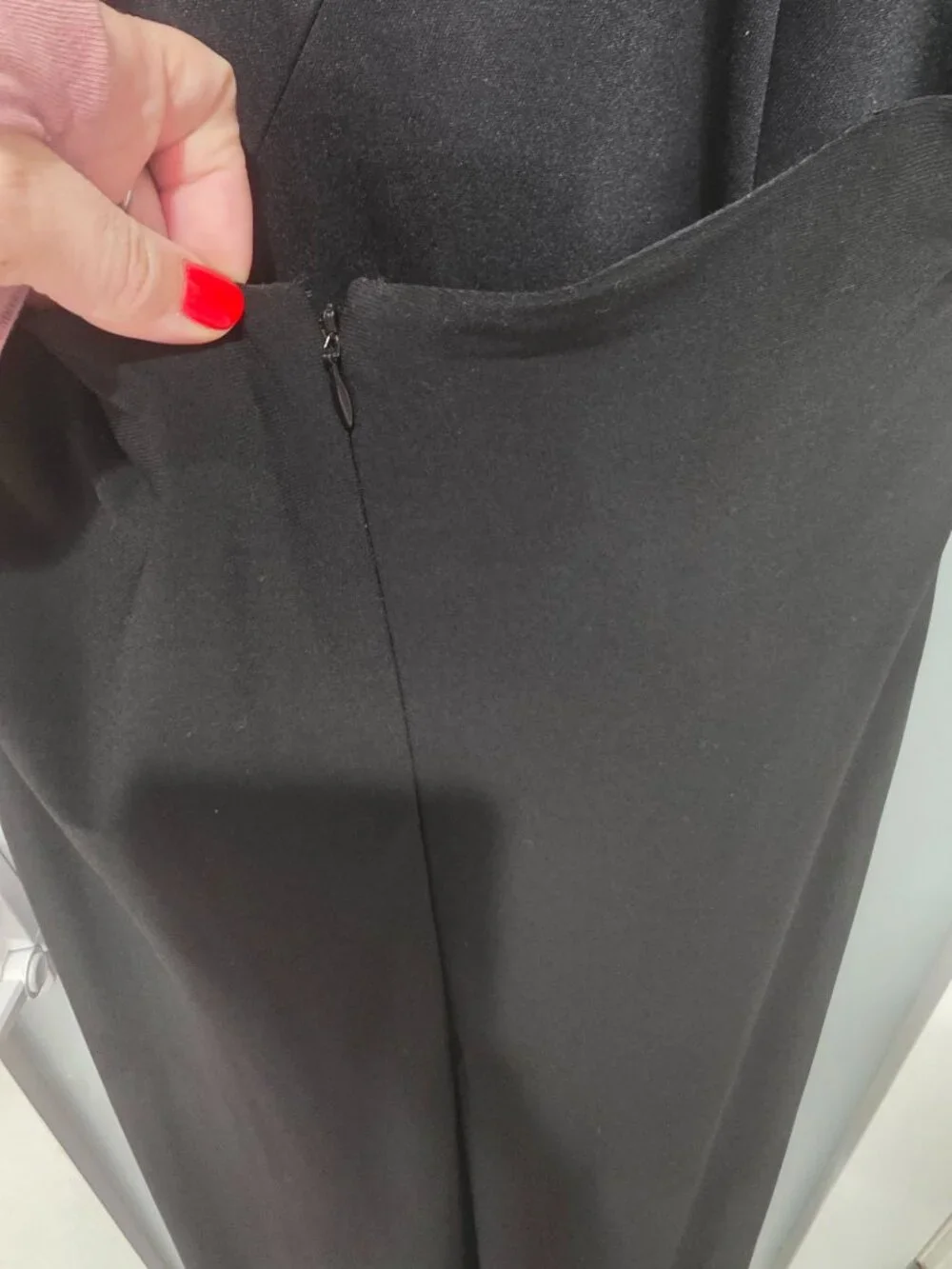 Laundry by Shelli Segal Black Halter Formal Gown – Size 10 – Deep V Neck - Picture 10 of 12
